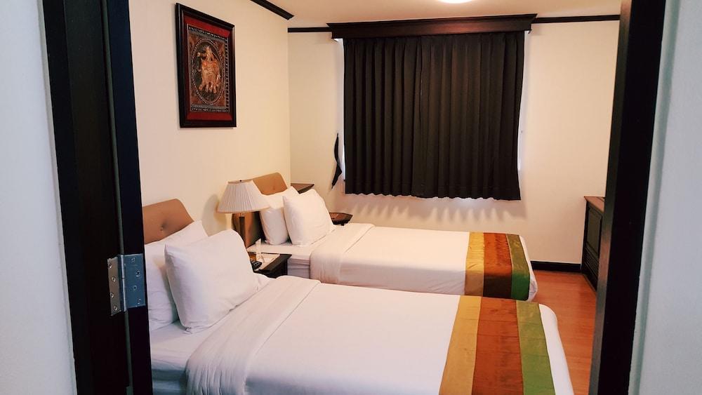 Yellow Ribbon Hills Boutique Suites Бангкок Екстер'єр фото