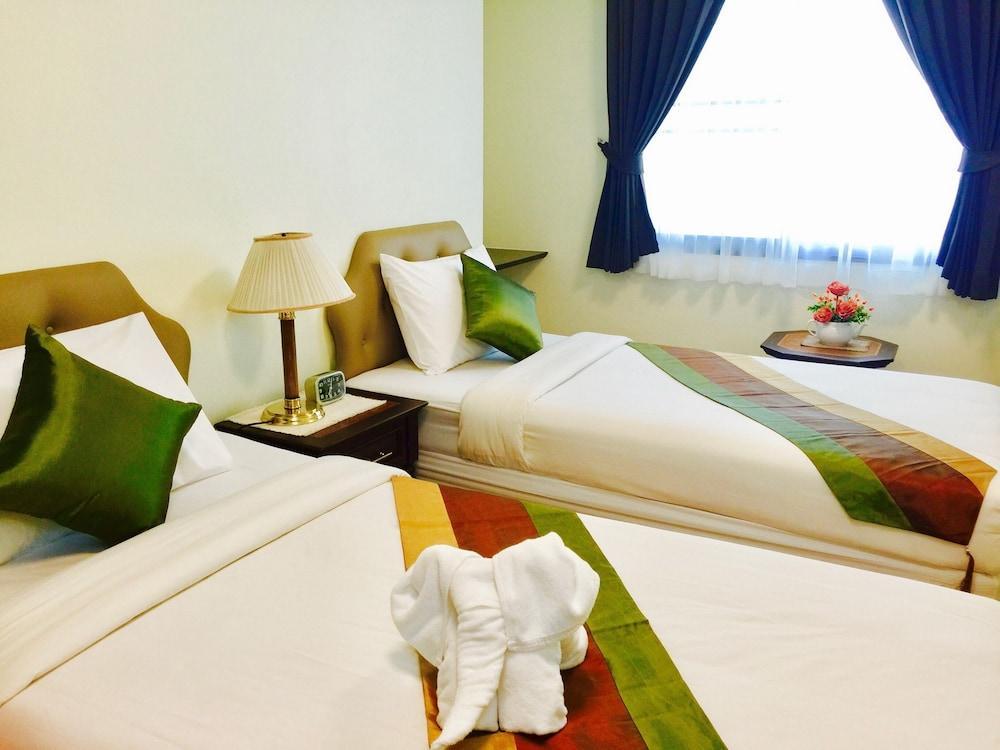 Yellow Ribbon Hills Boutique Suites Бангкок Екстер'єр фото