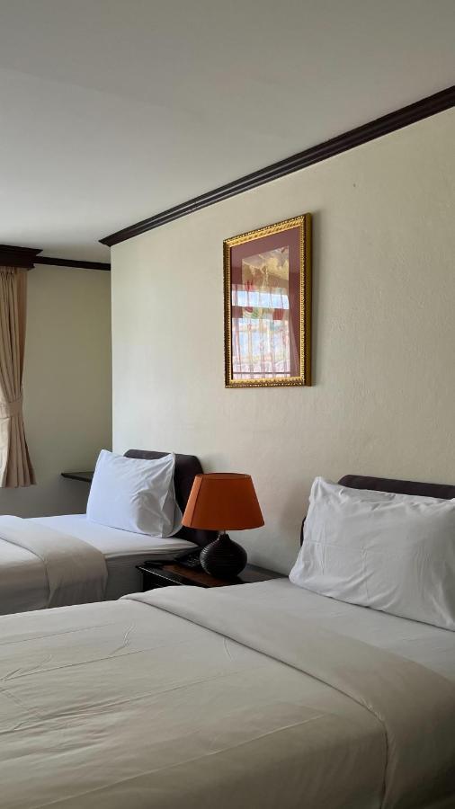 Yellow Ribbon Hills Boutique Suites Бангкок Екстер'єр фото
