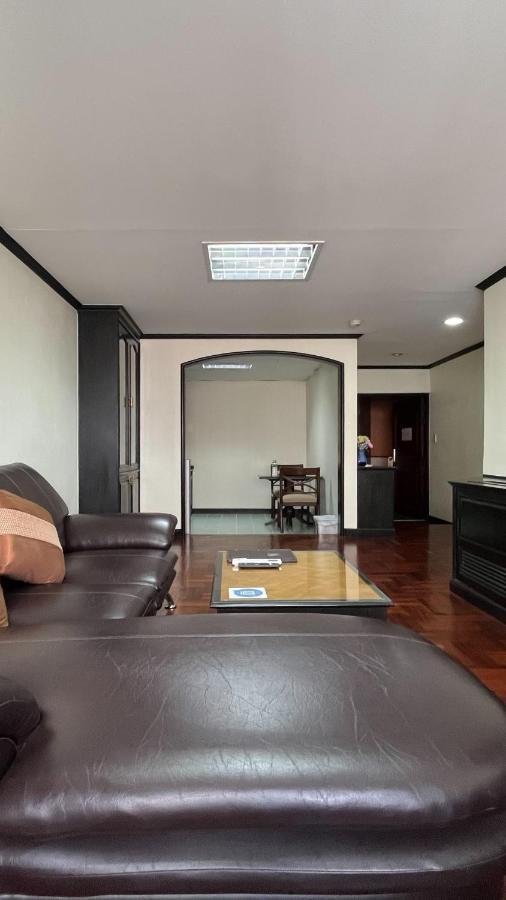 Yellow Ribbon Hills Boutique Suites Бангкок Екстер'єр фото