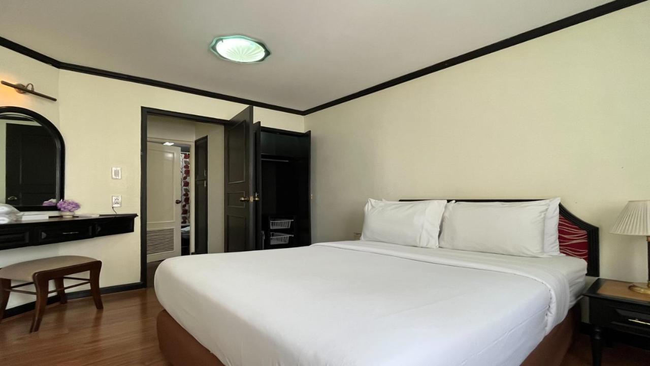 Yellow Ribbon Hills Boutique Suites Бангкок Екстер'єр фото
