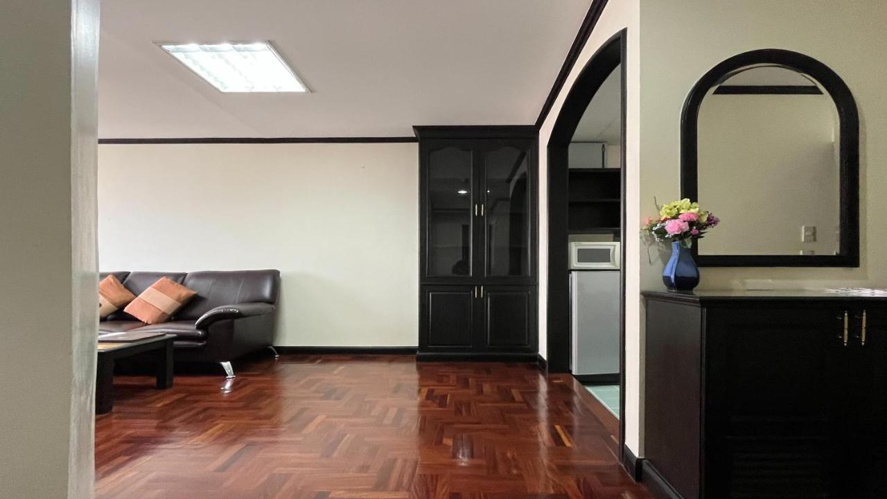 Yellow Ribbon Hills Boutique Suites Бангкок Екстер'єр фото