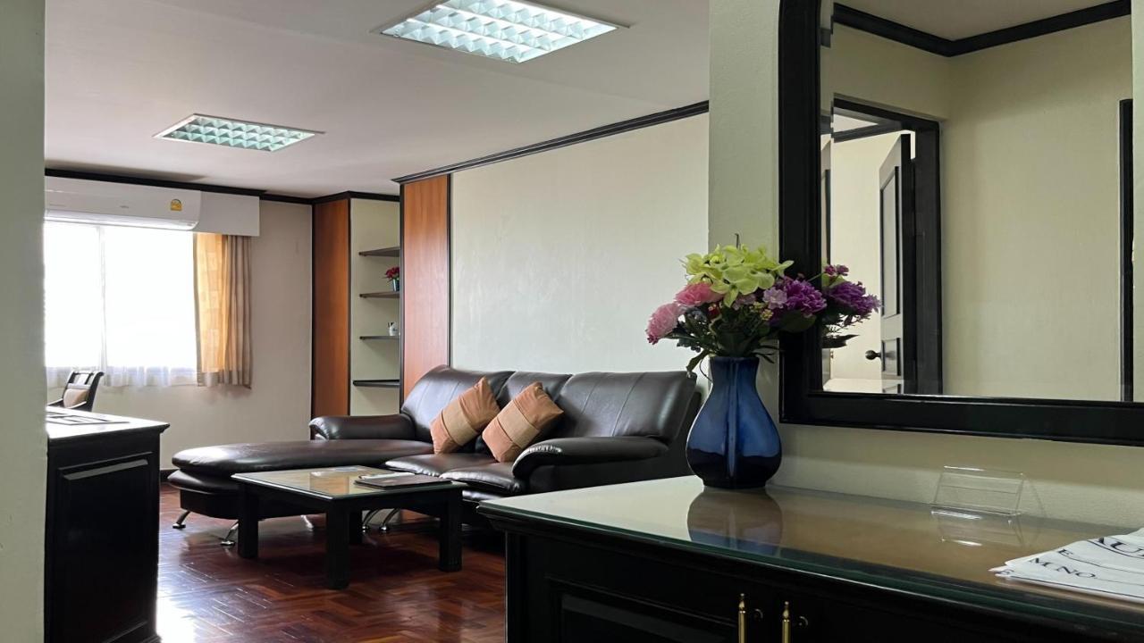 Yellow Ribbon Hills Boutique Suites Бангкок Екстер'єр фото