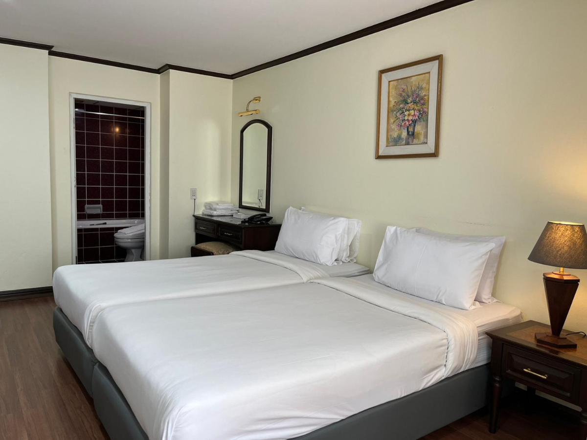 Yellow Ribbon Hills Boutique Suites Бангкок Екстер'єр фото