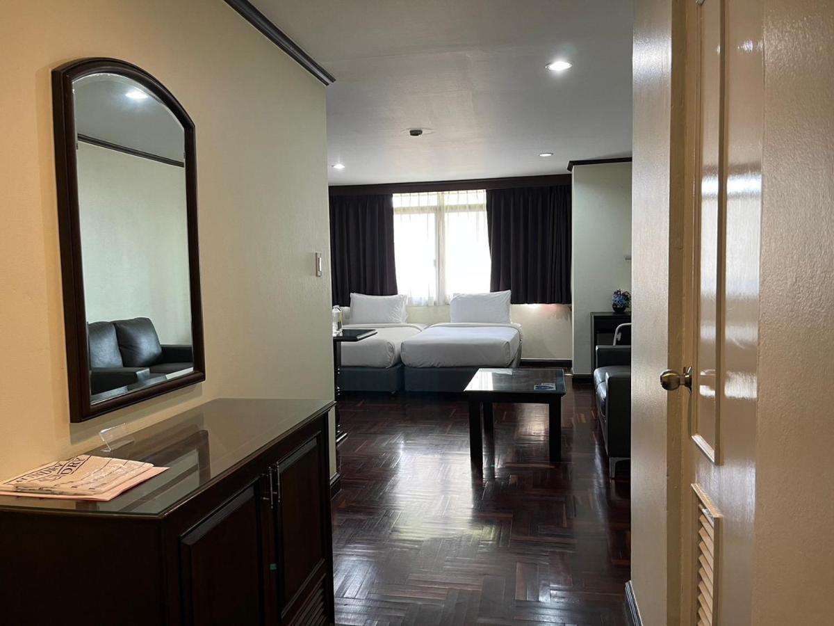 Yellow Ribbon Hills Boutique Suites Бангкок Екстер'єр фото
