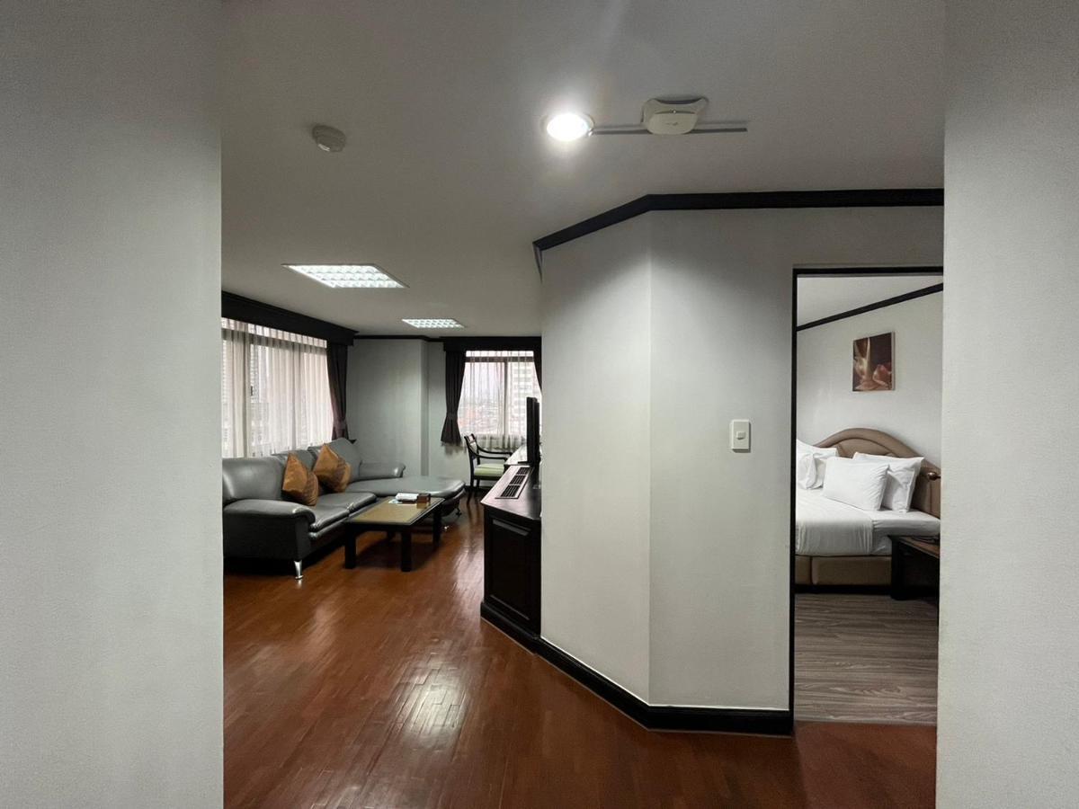 Yellow Ribbon Hills Boutique Suites Бангкок Екстер'єр фото