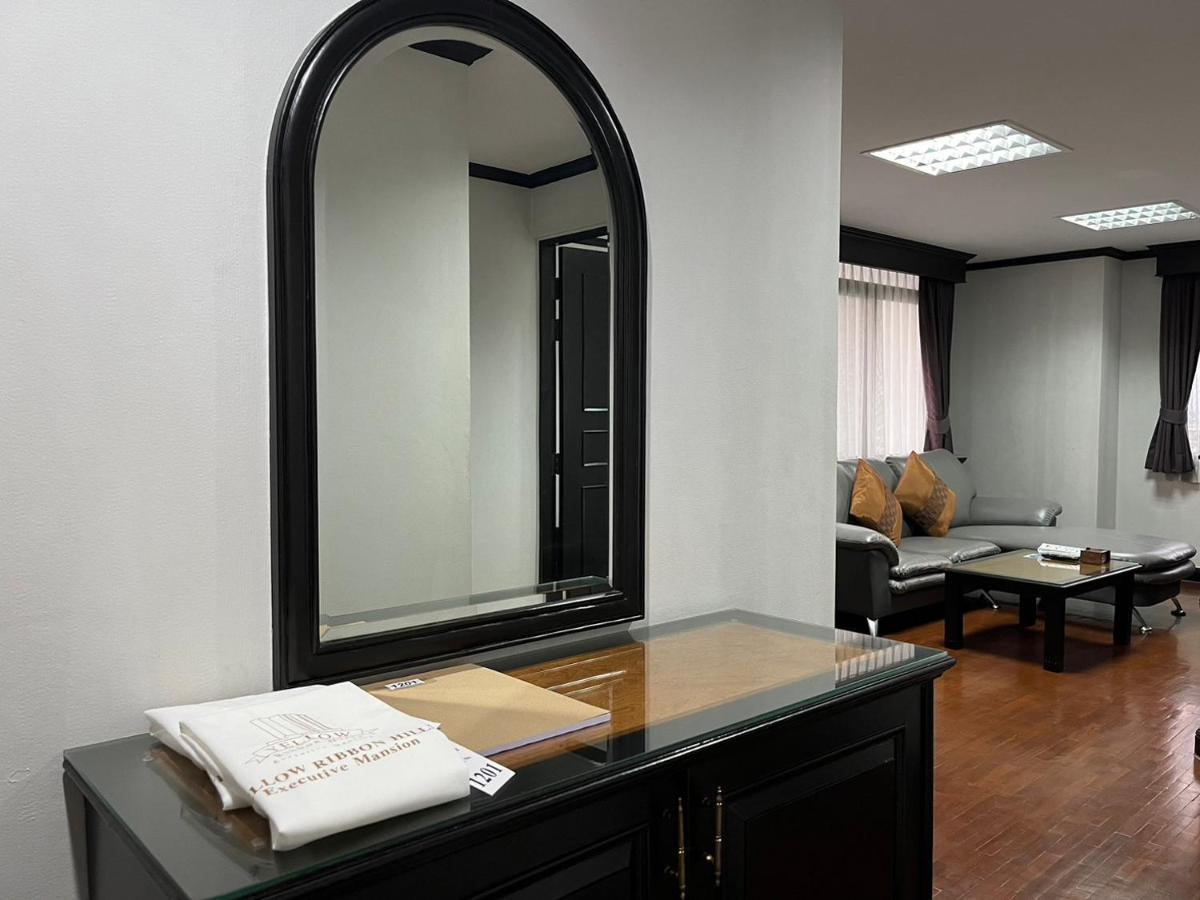 Yellow Ribbon Hills Boutique Suites Бангкок Екстер'єр фото