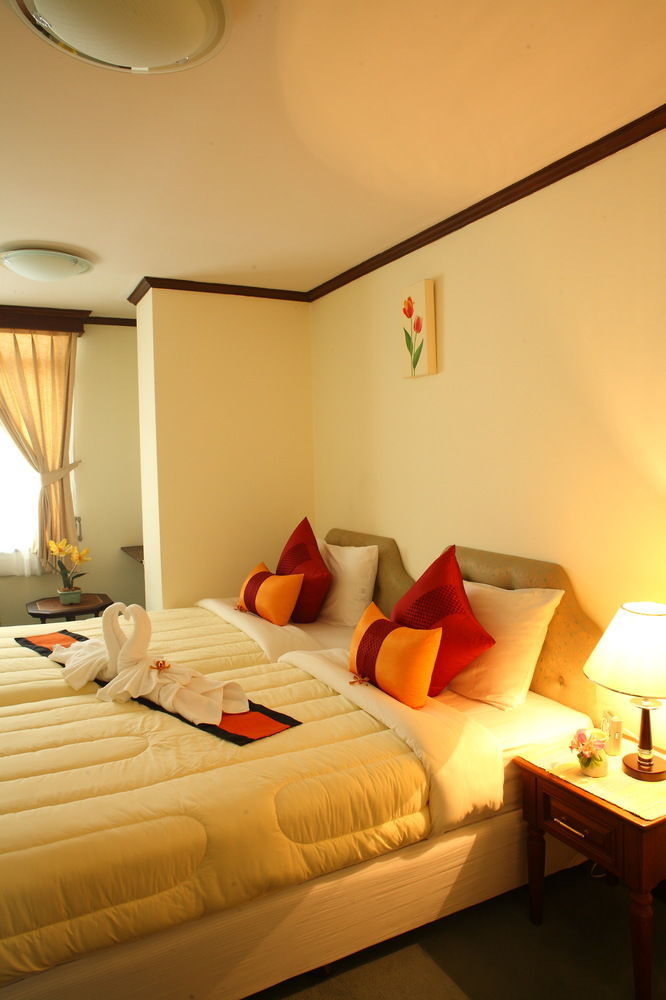 Yellow Ribbon Hills Boutique Suites Бангкок Екстер'єр фото
