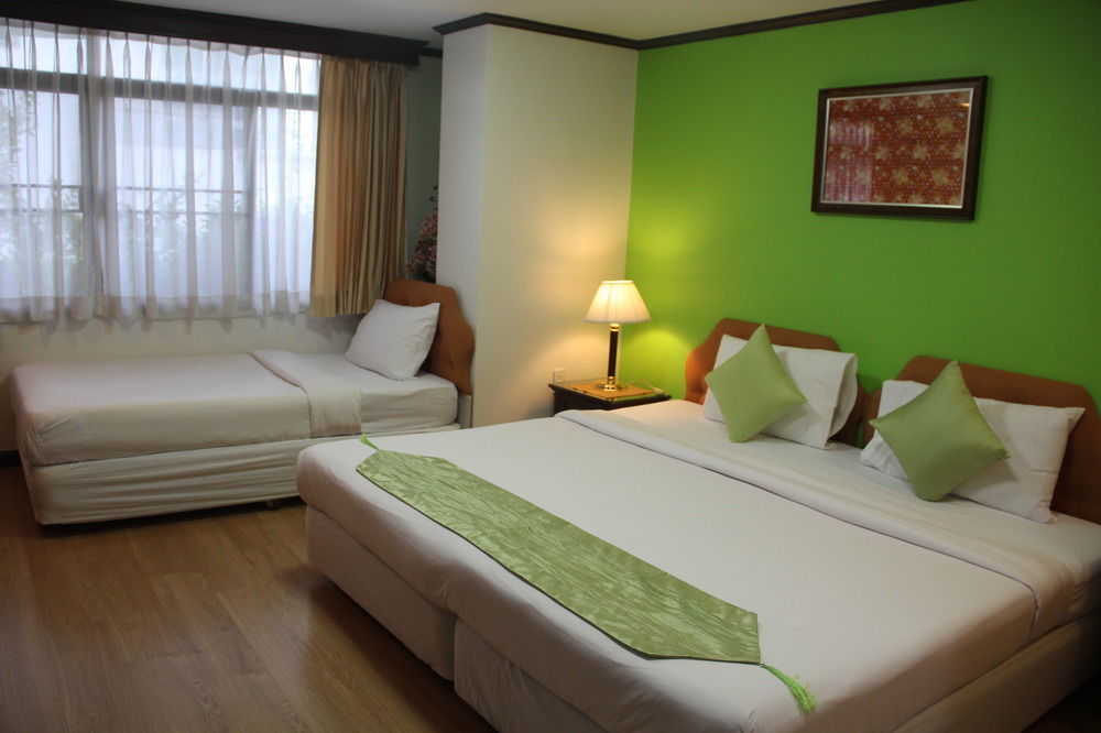 Yellow Ribbon Hills Boutique Suites Бангкок Екстер'єр фото