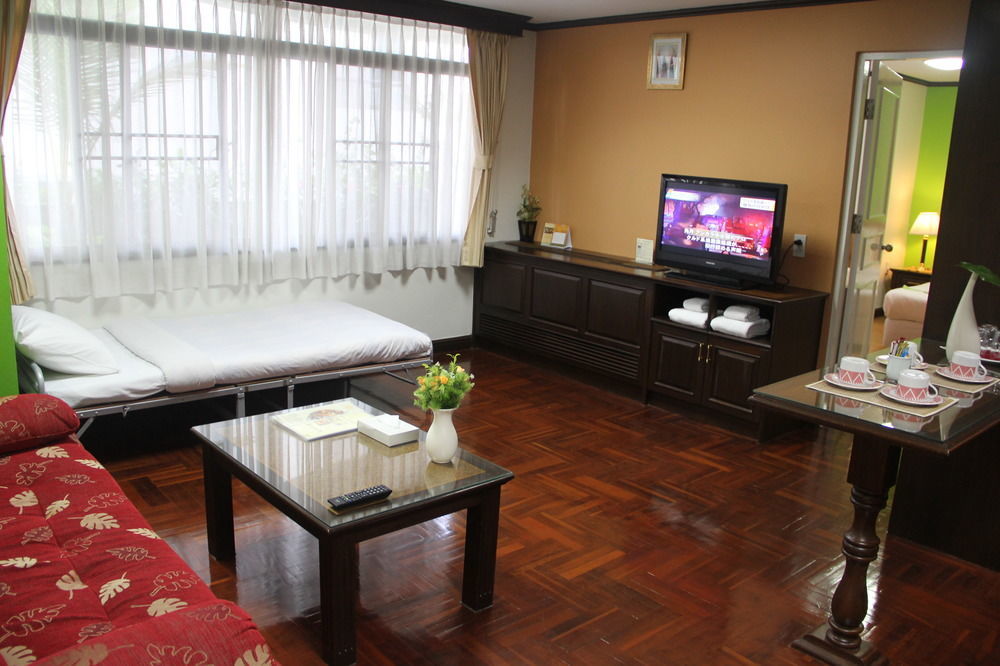 Yellow Ribbon Hills Boutique Suites Бангкок Екстер'єр фото