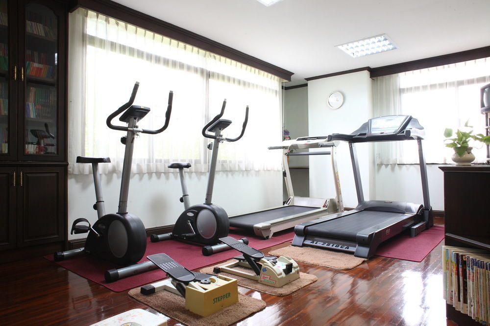 Yellow Ribbon Hills Boutique Suites Бангкок Екстер'єр фото