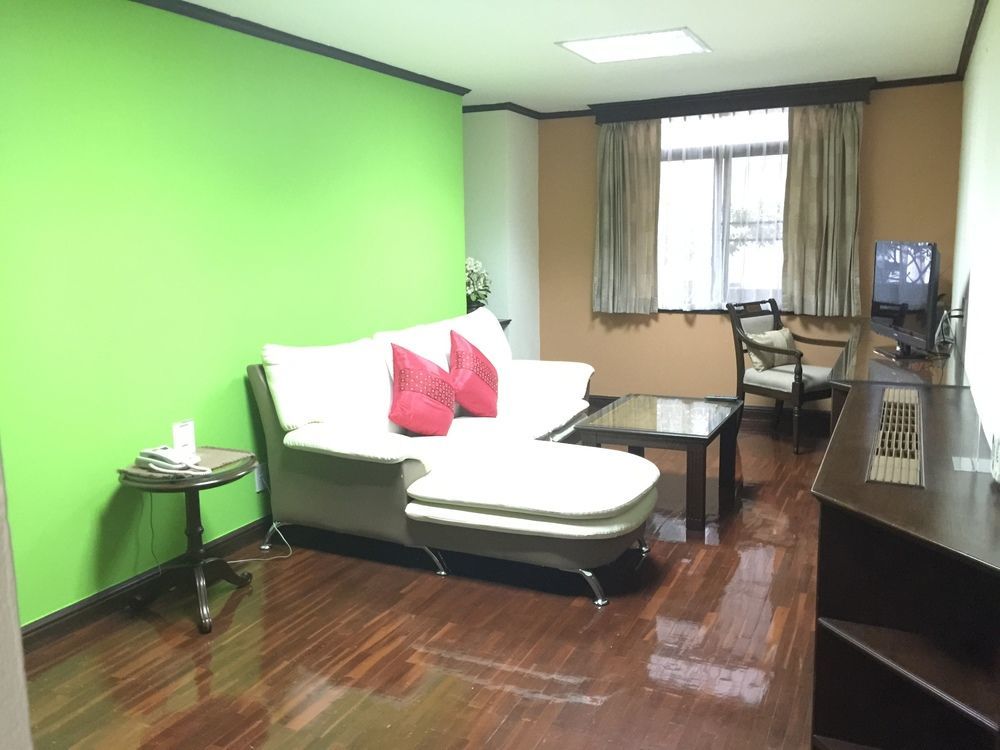 Yellow Ribbon Hills Boutique Suites Бангкок Екстер'єр фото