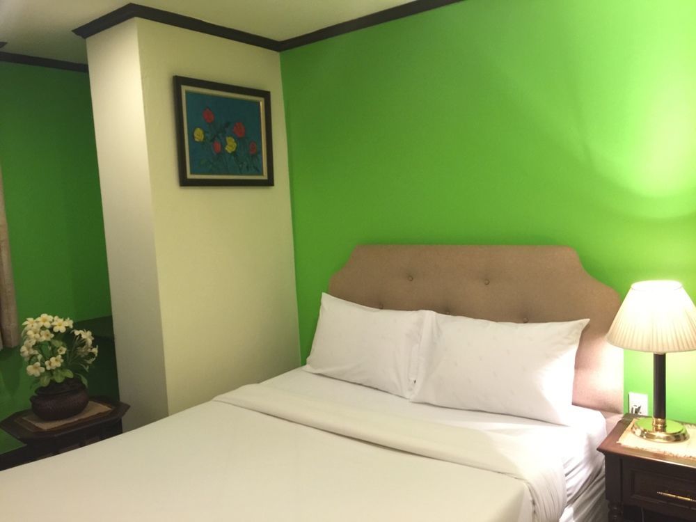Yellow Ribbon Hills Boutique Suites Бангкок Екстер'єр фото