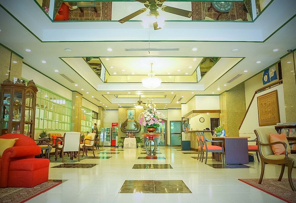 Yellow Ribbon Hills Boutique Suites Бангкок Екстер'єр фото